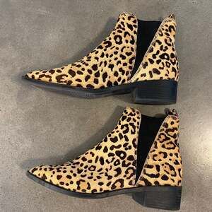 Steve Madden Jerry Leopard Calf Hair Pointed Toe Ankle Boots Black womens 7